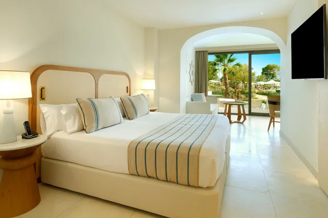 Swim Up, Junior Suite, Double Bed, Signature Level, The Signature Level at TRS Ibiza Hotel 2/4