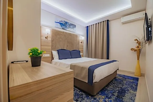شقة رئاسية بسرير كوين مع أريكة، Comfort Beige Hotel 3/8