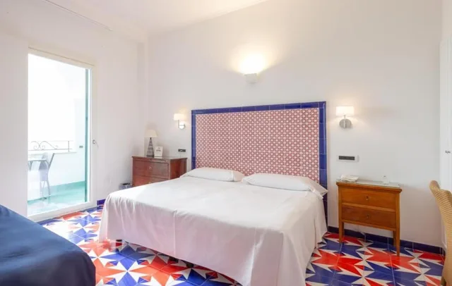 غرفة بسرير مزدوج بإطلالة على البحر، Hotel Aurora Amalfi 1/3
