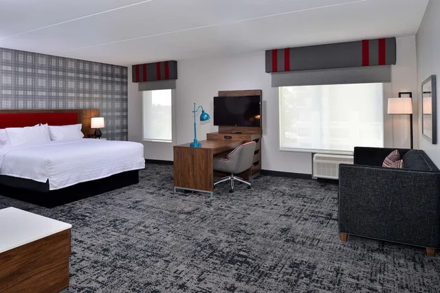 Studio, King Bed, Hampton Inn & Suites Greensboro Downtown 1/4