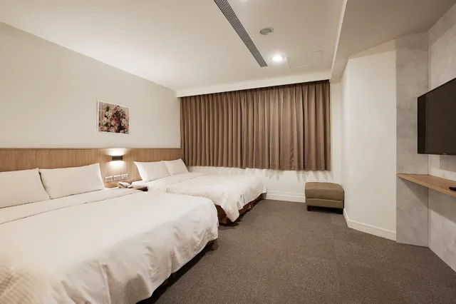غرفة رباعية، Nei Jiang Hotel 1/1