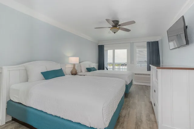 غرفة قياسية بسريرين كوين، John Yancey Oceanfront Inn 1/3