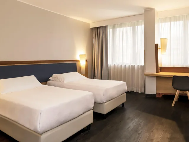 Standard, Twin Beds, Mercure Roma West 3/8