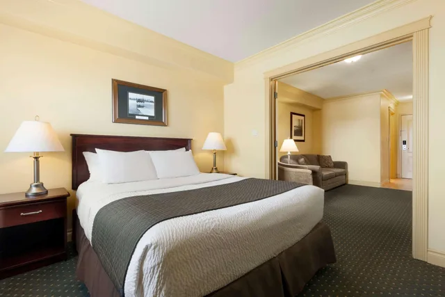 جناح بسرير كوين، Quality Inn & Suites Whitecourt 4/7