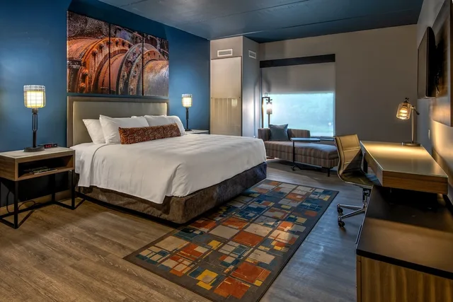 غرفة قياسية بسرير كينج لذوي الإعاقة، Hotel Indigo Pittsburgh University-Oakland, an IHG Hotel 2/4