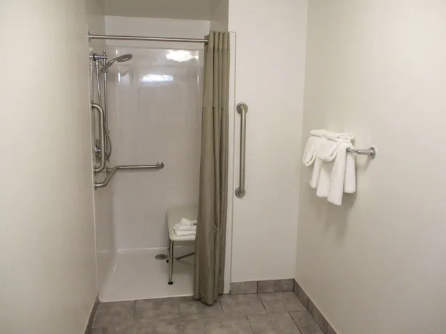 Deluxe, 2 Double Beds, Motel6 North Olmsted, OH - Cleveland 5/5