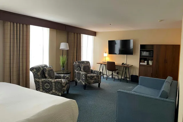 جناح بسرير كينج بغرفة نوم واحدة، Four Points By Sheraton Wakefield Boston Hotel Conference Center 1/1
