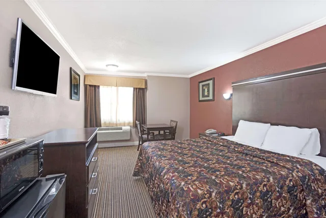 Room, Double Bed, Travelodge by Wyndham Whittier 1/2