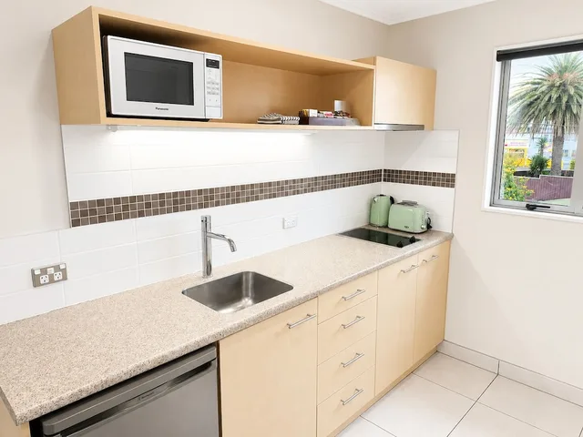 غرفة تنفيذية بسرير مزدوج وسرير فردي، Dupont Executive Motels 9/9