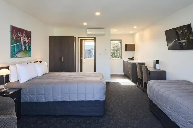 غرفة سوبيريور بسرير فردي، Pavilions Hotel 1/1