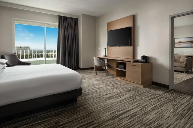 غرفة كلاسيكية بسرير مزدوج بشرفة، Warner Center Marriott Woodland Hills 2/5