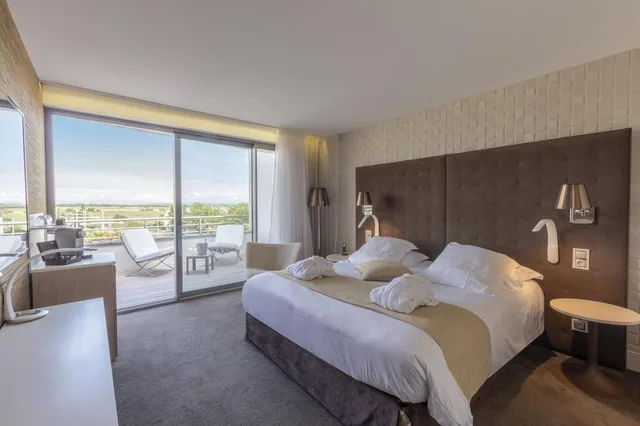 Premium, Double Bed, Oz Apos Inn Hotel 1/3