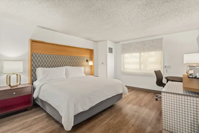 غرفة تنفيذية بسرير كينج، Holiday Inn Tampa Westshore Airport Area 2/4
