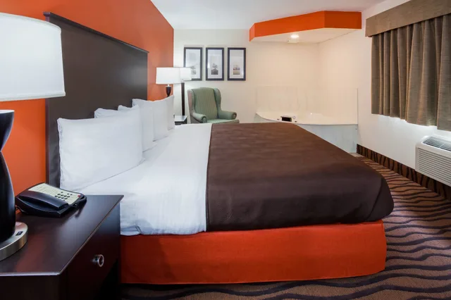 جناح سوبيريور بسرير كينج، AmericInn by Wyndham Mora 1/2