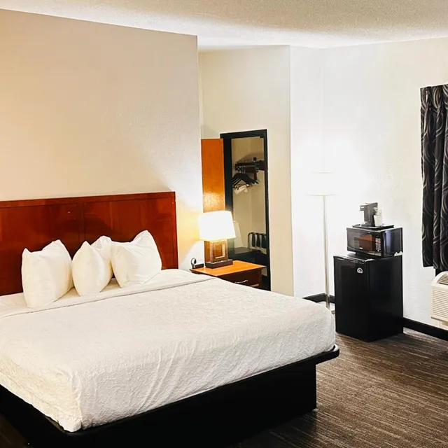 جناح، Quality Inn St. Paul-Minneapolis-Midway 3/6