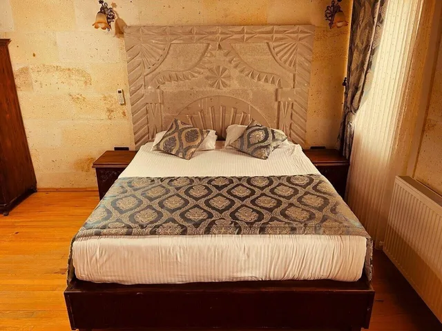 Superior, Queen Bed, Balcony, Empire Cave Hotel 2/3