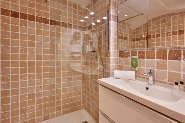 شقة بسرير كينج وثلاثة أسرّة بغرفتي نوم، La Bastide du Calalou Hotel Spa, BW Premier Collection 9/10