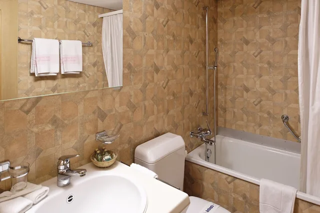 Small Double, Twin Beds، Hotel Alpenrose Wengen 3/4