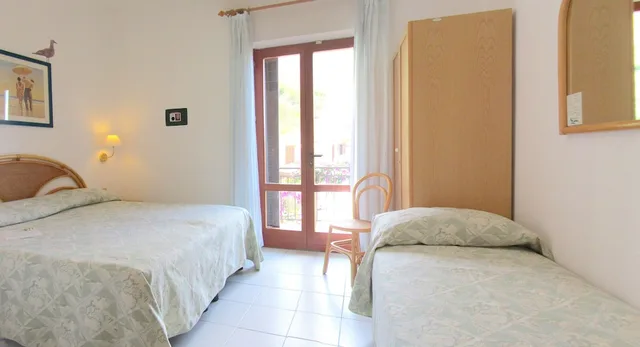 غرفة قياسية بسرير مزدوج مع سرير إضافي، Hotel Montemerlo 1/4