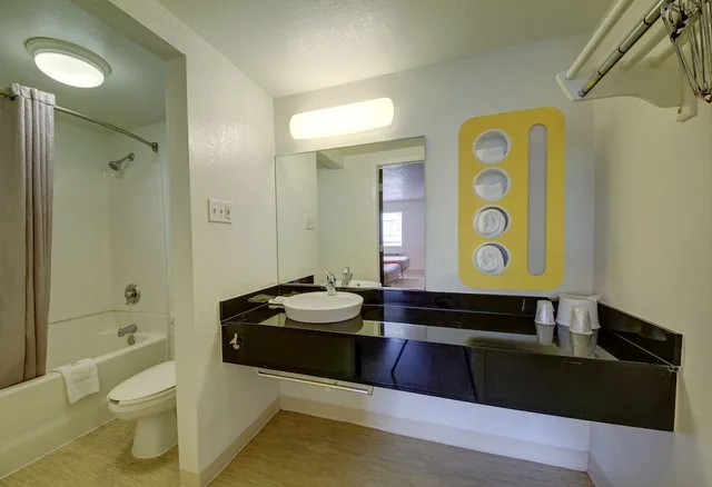 جناح بسريرين كوين، Motel6 San Antonio, TX - Downtown - Market Square 10/10
