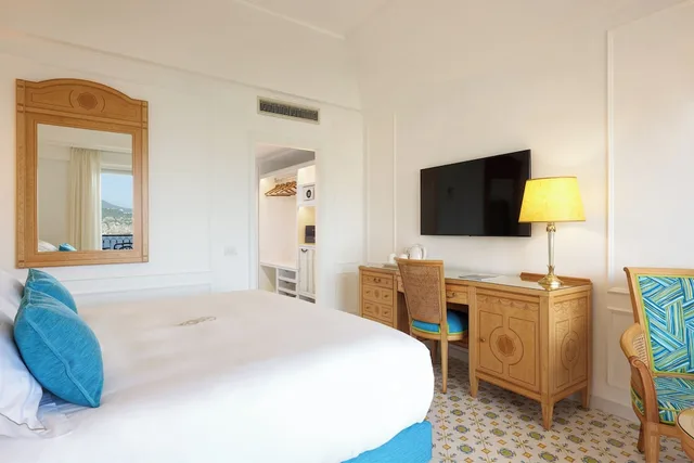 غرفة ديلوكس بسرير مزدوج أو سريرين منفصلين بشرفة، Grand Hotel Capodimonte 1/5