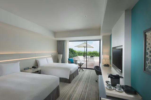 غرفة تنفيذية بسريرين منفصلين بإطلالة على البحر، Hilton Okinawa Chatan Resort 3/4