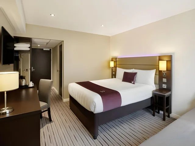 Room, Single, Double Bed, Premier Inn London Paddington (Paddington Basin) Hotel 2/2