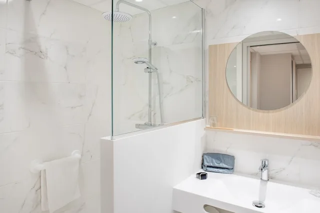 غرفة ثلاثية بسرير مزدوج وسرير فردي، Hotel Saint Sauveur 5/6