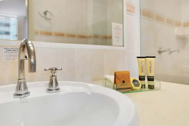 غرفة بسرير كوين، The Manor Apartment Hotel 5/5