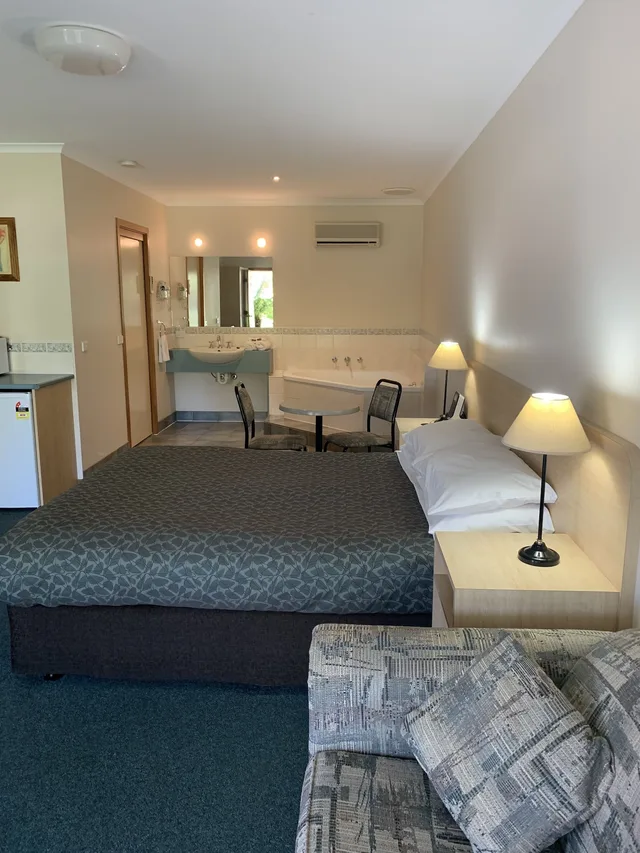 غرفة بسرير كوين بجاكوزي، Arthur Phillip Motor Inn 4/6
