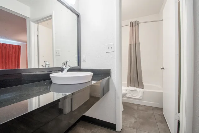 غرفة قياسية بسرير كوين، Motel6 Norcross, GA - Atlanta Northeast 9/10