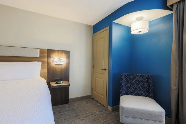 غرفة قياسية بسرير كينج، Holiday Inn Express Burlington 4/8