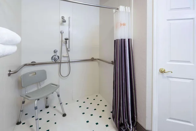 غرفة بسريرين مزدوجين لذوي الإعاقة، La Quinta Inn Suites Pueblo 5/6