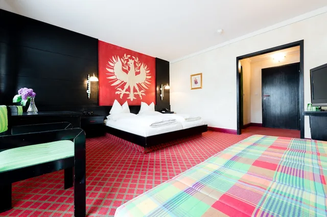 غرفة سوبيريور بسرير كوين مع أريكة، Hotel Schrofenstein 4/7