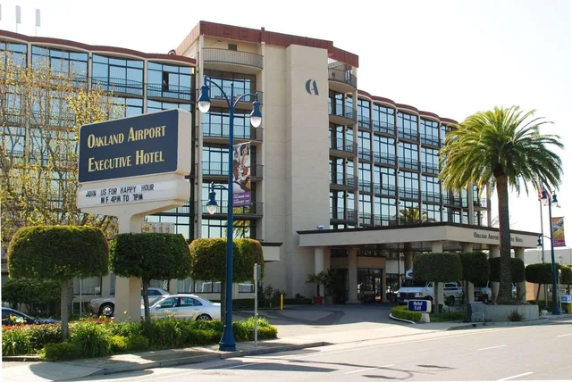 غرفة ديلوكس رباعية، Oakland Airport Executive Hotel 1/1