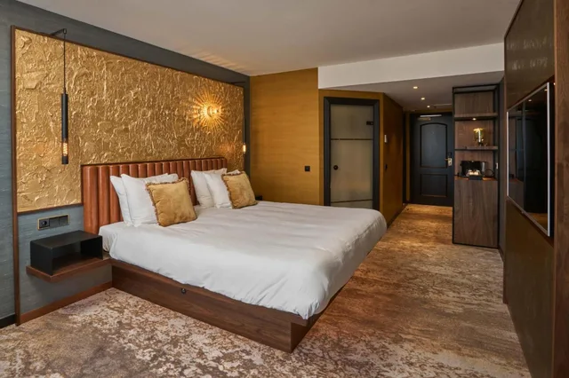 Design, Double Bed, Balcony، Alexander Hotel 8/10