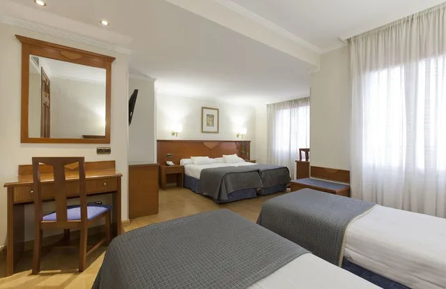 غرفة عائلية بأربعة أسرّة، Alixares Hotel 5/10