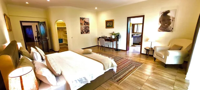 Deluxe, King Bed, Pink Flamingo Boutique Hotel 2/4