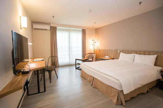 Standard, Queen Bed, Landis Inn Lotung 4/10