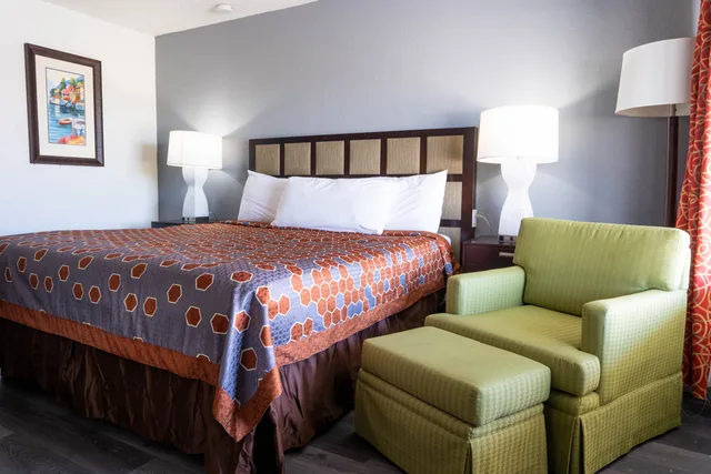 غرفة بسرير كينج لغير المدخنين، OYO Hotel Ocala FL I-75 5/7