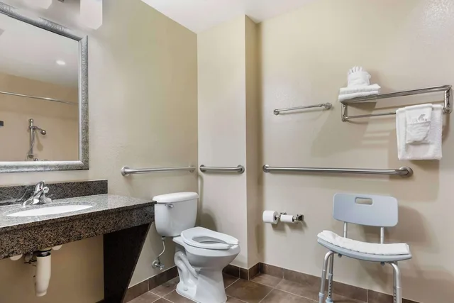 Suite, King Bed, Sofa, Accessible, Best Western Carthage Inn & Suites 4/5