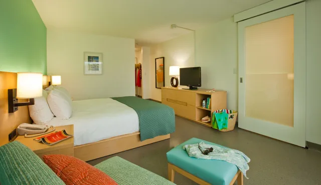 Suite, King Bed, Bay View, Sofa، Harbor Hotel Provincetown 3/4