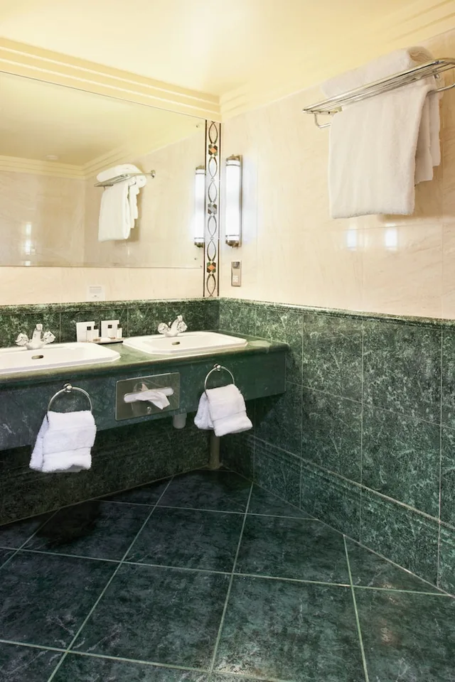 غرفة قياسية بسرير مزدوج لذوي الإعاقة، Crowne Plaza Liverpool John Lennon Airport 2/2