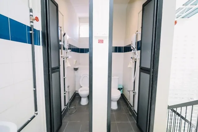 Standard Queen with Shared Bathroom, Swing & Pillows at Penang Road, Georgetown 2/2