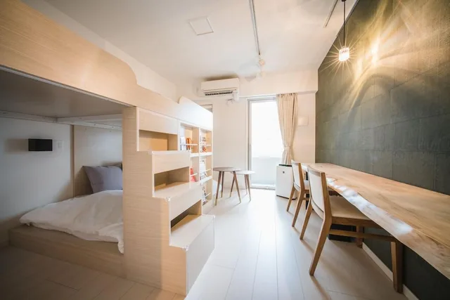 غرفة بسريرين منفصلين وسرير بطابقين، Hotel Axas Nihonbashi 1/1