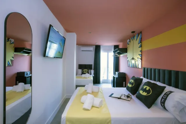 غرفة إليت ثلاثية بسريرين مزدوجين بإطلالة على البحر بشرفة، Hotel Casual Pop Art Benidorm 1/1