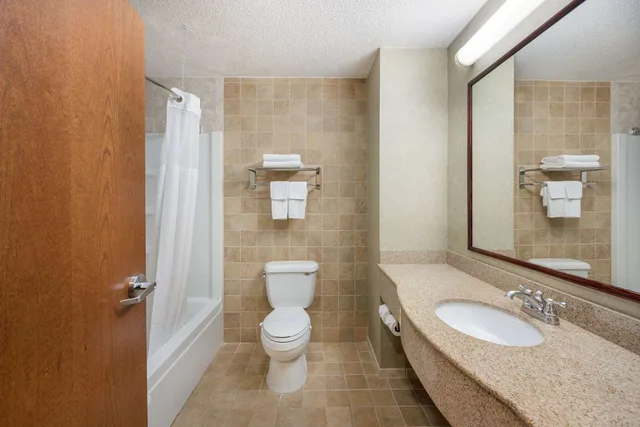 غرفة بسرير كينج، Quality Inn and Suites Fishkill South Near I-84 6/6