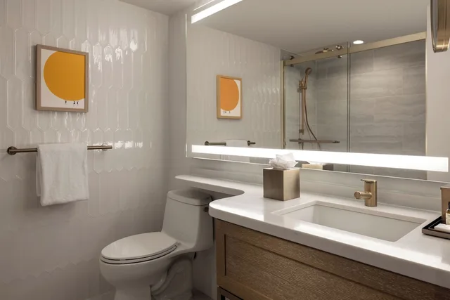 Renovated, Junior Suite, King Bed, City View, Sofa، The Sunny Miami Sunny Isles Beach, Curio Collection by Hilton 3/6