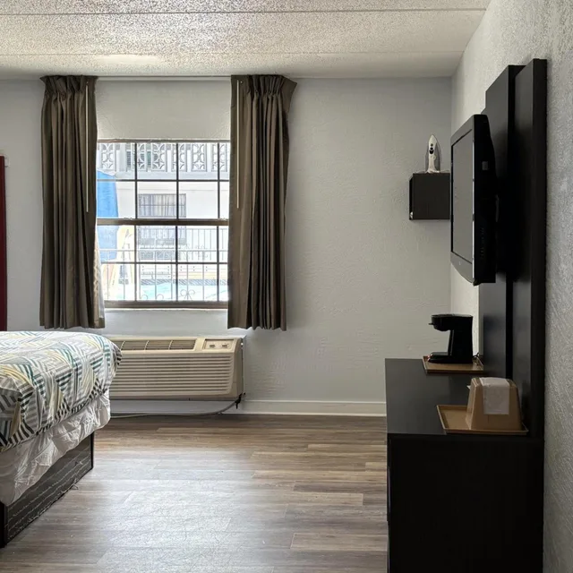 غرفة ديلوكس بسرير مزدوج للمدخنين، Studio6 Tallahassee, FL – North Monroe 5/7