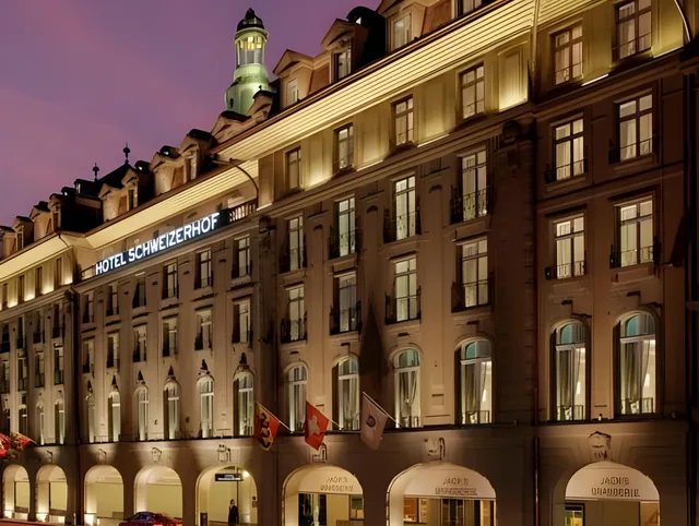 1 Bedroom, Boutique, Suite, King Bed, Dining Area، Hotel Schweizerhof Bern and The Spa 1/1